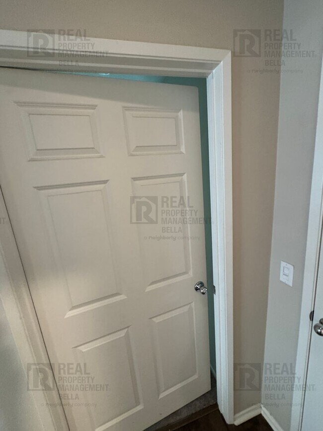 Building Photo - 31372 McKenna Ct