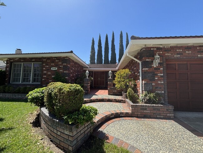 Building Photo - 6723 Altiplano Way