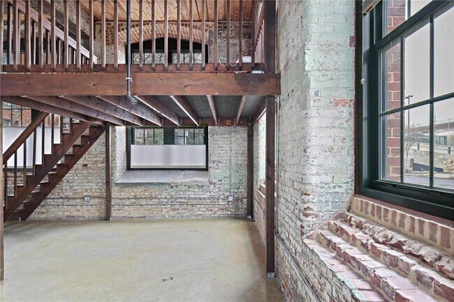 Building Photo - 170 Boulevard SE