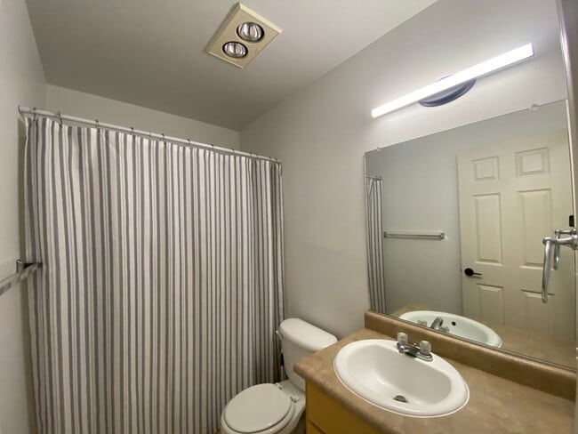 Building Photo - Location Location Location ~2 Bedroom 2.5 bath near OSU!