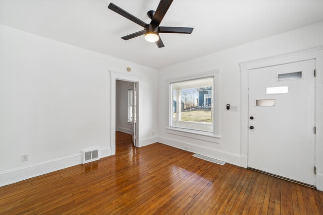 Building Photo - 1356 W 58th St