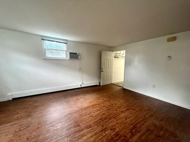 Building Photo - 314 N Locust St