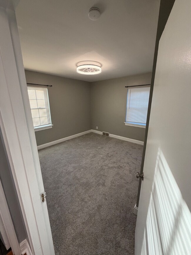 Building Photo - 336 Monohan Dr