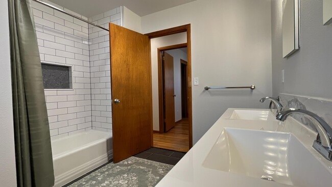 Building Photo - 1628 Smith Pl