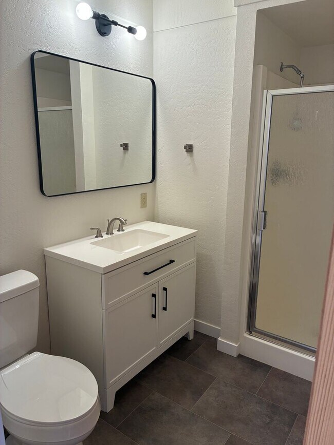 Building Photo - Quiet 3 Bedroom, 2 Bath with Large Backyard