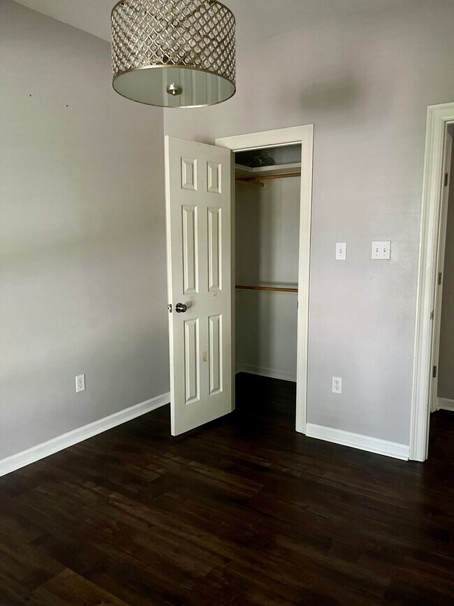 Building Photo - 303 Briarhaven Dr