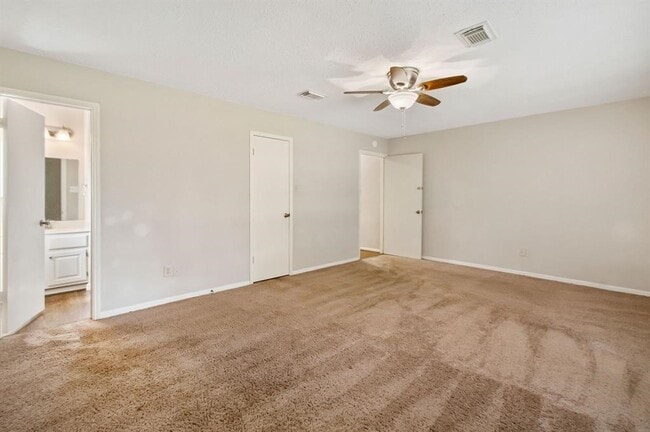 Building Photo - 2106 Rycroft Dr