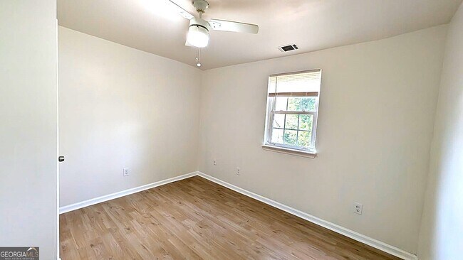 Building Photo - 1917 Baker Rd NW