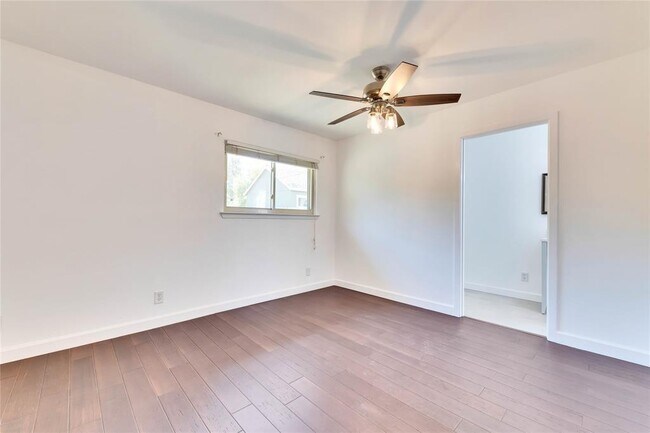 Building Photo - 519 Yucca Dr