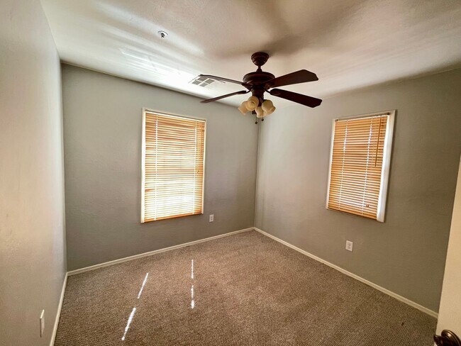 Building Photo - Prime Gilbert 3 Bedroom/2.5 bath 1st floor bonus room, 3 community pool's