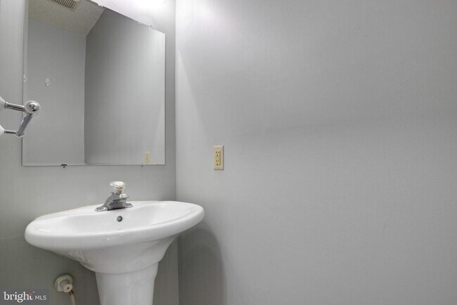 Building Photo - 14302 Rosy Ln
