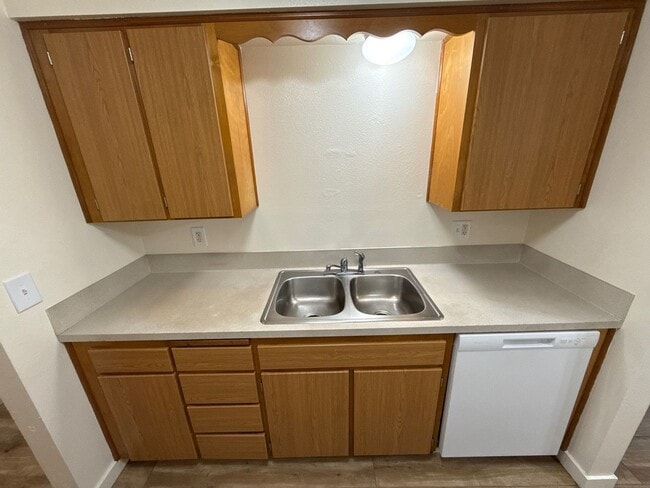 Building Photo - 673 Glen Creek Rd NW