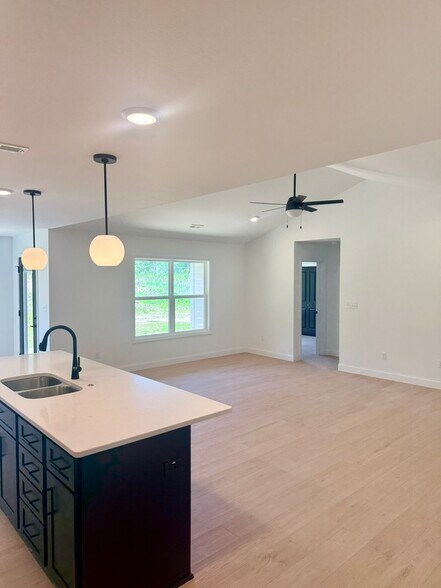 Building Photo - 123 Beechwood Ln