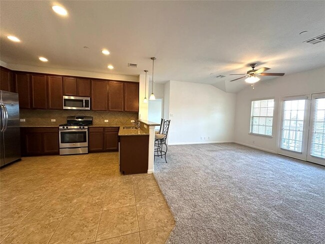 Building Photo - 9201 Brodie Ln