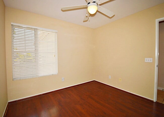 Building Photo - 3-Bedroom Home, Large backyard  & Pets Welcome