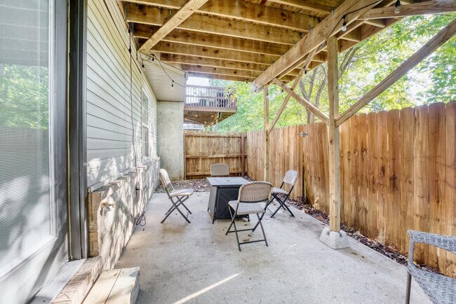 Building Photo - 1515 NW Bell Royal Ct