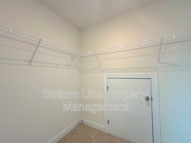 Building Photo - 4487 Fls Lk Dr S W