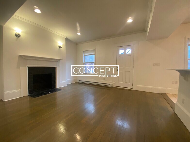 Building Photo - 1404 Beacon St