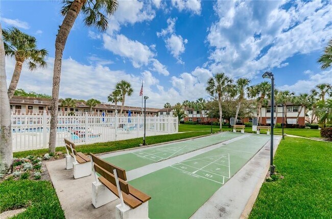 Building Photo - 650 Pinellas Point Dr S