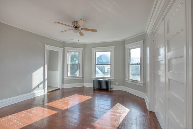 Building Photo - 325 Chestnut St