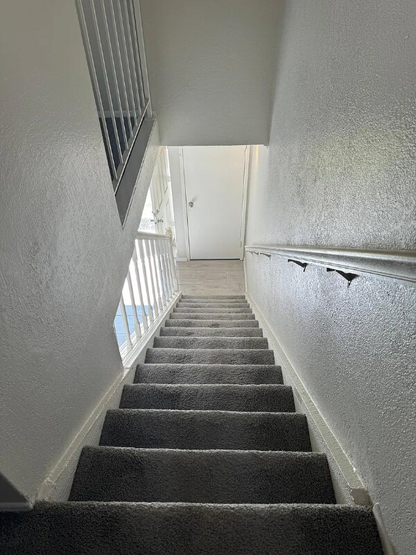 Building Photo - 1419 N Elderberry Ave