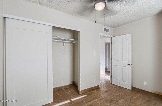 Building Photo - 2624 Lake Victoria Dr
