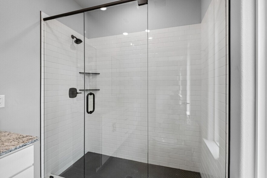 Building Photo - 2 Brightling Ln