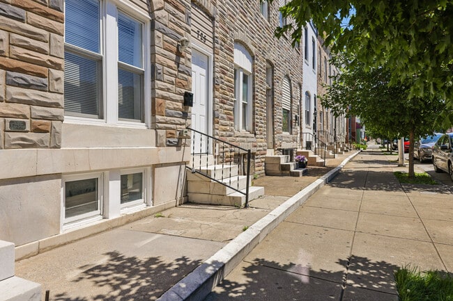Building Photo - 725 N Patterson Park Ave