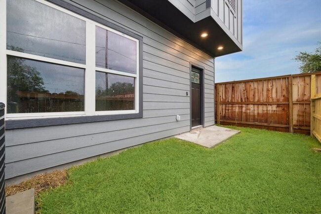 Building Photo - 976 Marjorie St