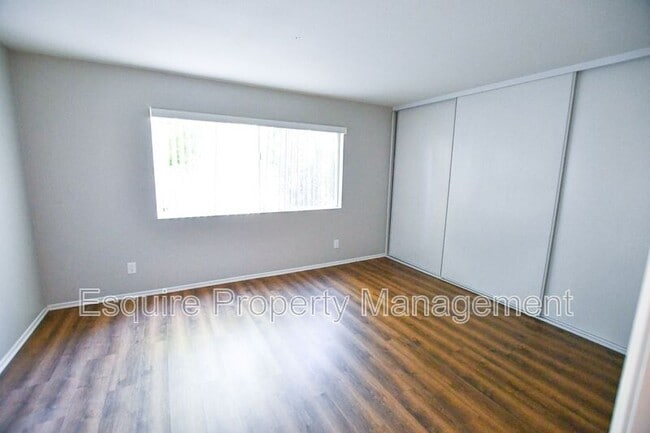 Building Photo - 1940 Los Feliz Dr