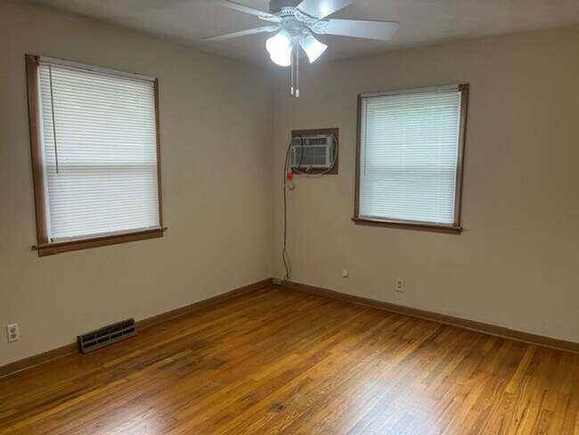 Building Photo - Charming 4 Bed 2.5 Bath Home With Nice Wooded Back Yard!