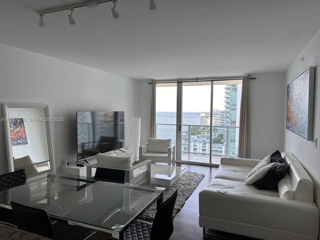 Building Photo - 1155 Brickell Bay Dr