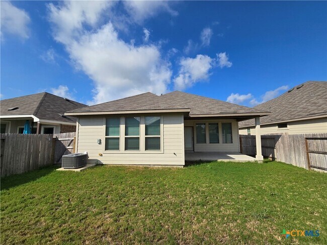 Building Photo - 1324 Spring Row St