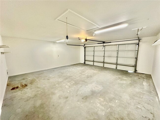 Building Photo - 6 Roessler Ln