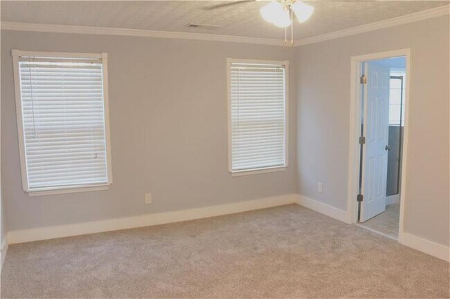 Building Photo - 2752 Mamie Ln