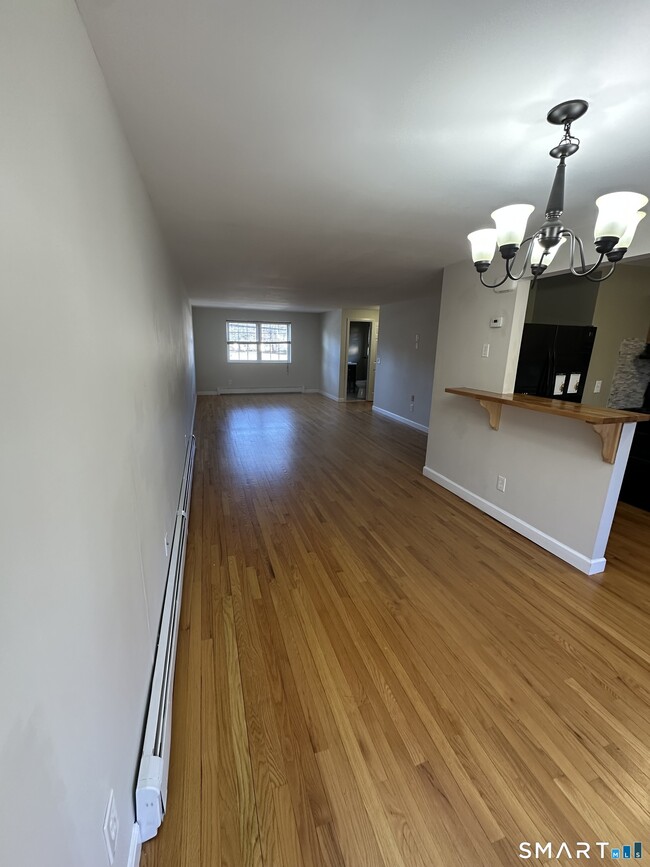 Building Photo - 1693 Litchfield Turnpike