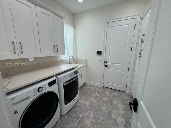Building Photo - 4691 Estates Cir