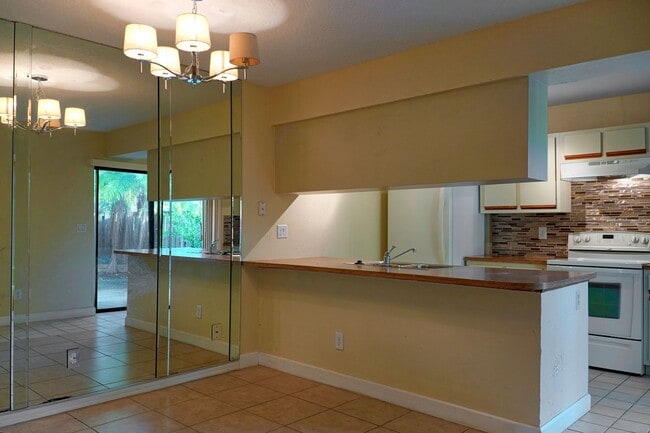 Building Photo - This 2/2.5 spacious townhouse could be you...