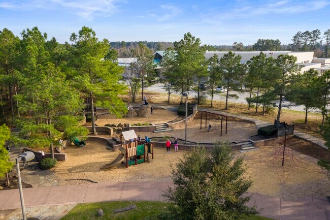 Building Photo - 102 Buck Trail Pl