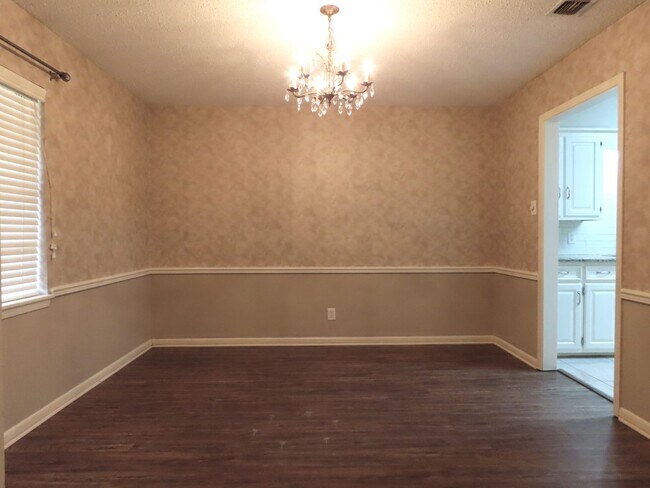 Building Photo - South Tyler! Beautiful 4 Bedroom, 3 Bath House