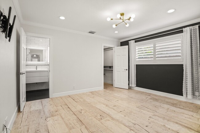 Building Photo - 4215 Roosevelt St