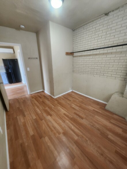 Building Photo - 57 N Center St