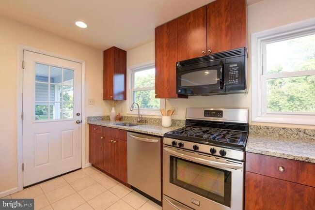 Building Photo - 8506 Wagon Wheel Rd