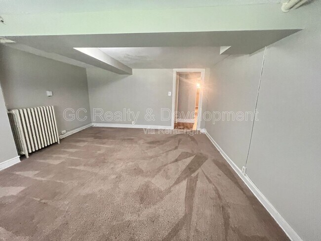 Building Photo - 5410 W Berteau Ave