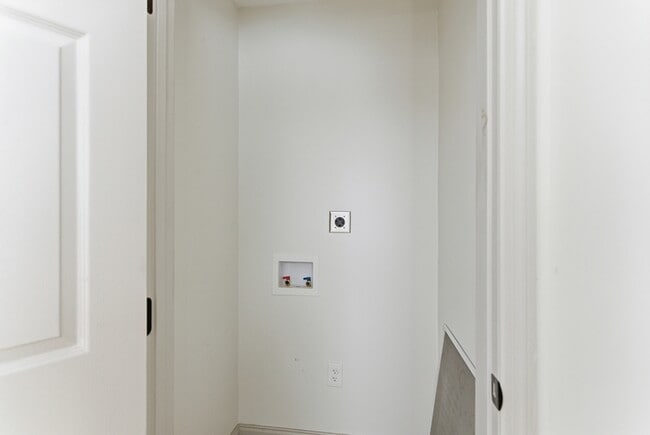 Building Photo - 3227 Avondale Ave