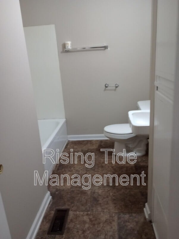 Building Photo - 1628 Brewster Rd