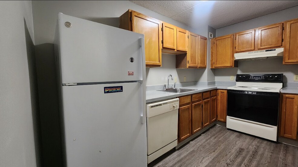 Building Photo - 1 S Point Dr