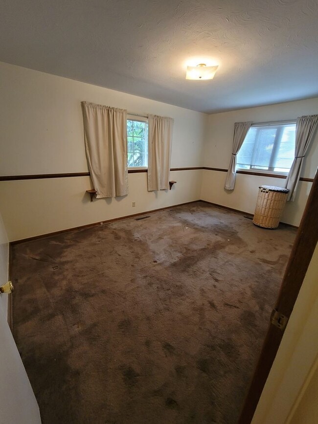 Building Photo - Cozy 3 Bedroom Home for Rent on Parkview Blvd