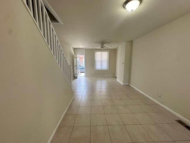 Building Photo - 3 BED 1 BATH HOME FOR RENT