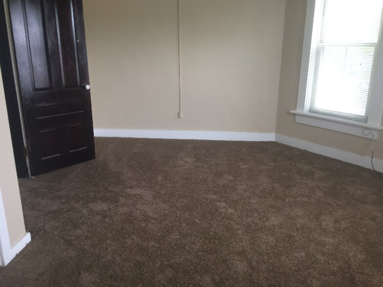 Building Photo - 227 James St